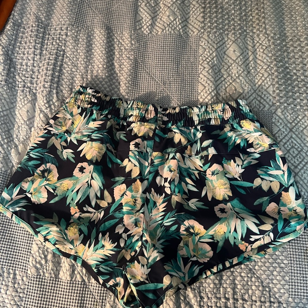 Columbia Women's High Waist Floral Shorts - Black and Green